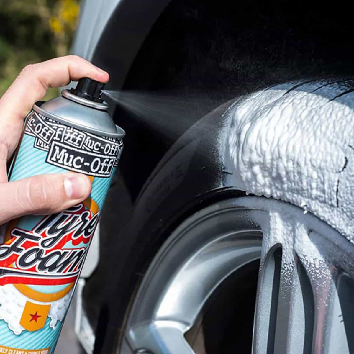 Revitalise your tyre rubber with the Muc-Off Tyre Foam cleaner that has been specifically formulated to be applied and act quickly.