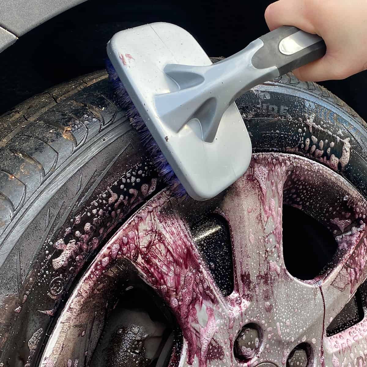 ValetPRO Bilberry Car Wheel Cleaner 1 Litre - Acid-free & Safe-to-use on alloys & painted rims tyre brush